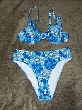 Amazon Blue Floral Underwire Bikini Set